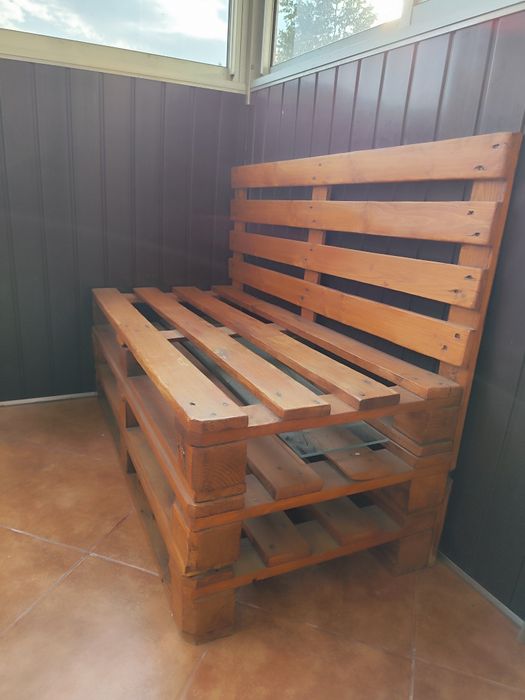 Ławka z palet do ogrodu na taras, balkon