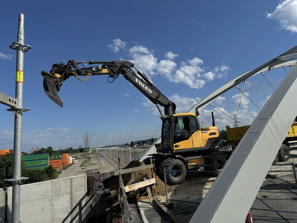 Prace ziemne usługi koparka kołowa z przyczepką rotor widły chwytak
