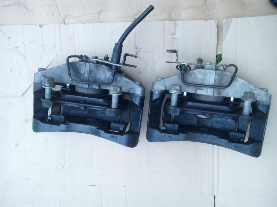 Audi A4 S4 B6 B7 zaciski hamulcowe przód