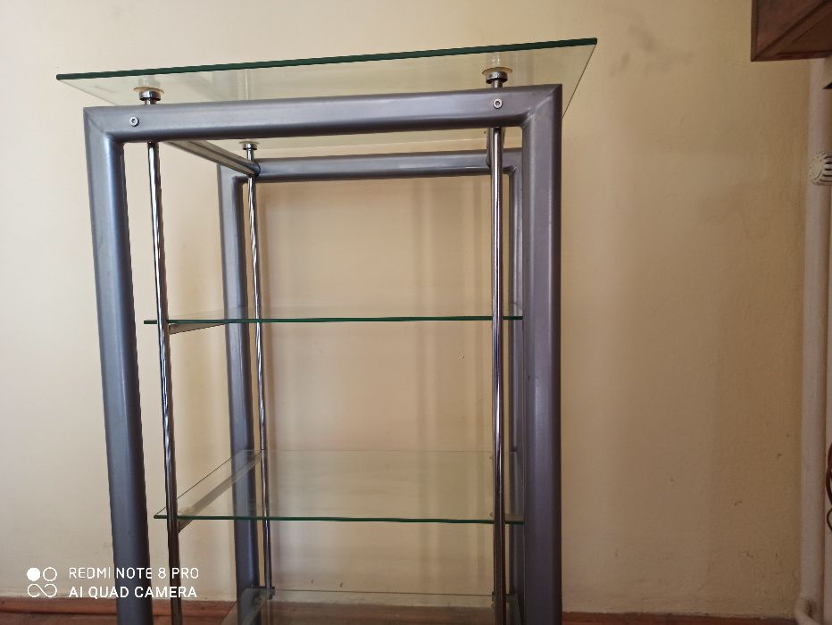 Regał metalowy 4 szklane półki stylowy fajny zgrabny Stan bardzo dobry