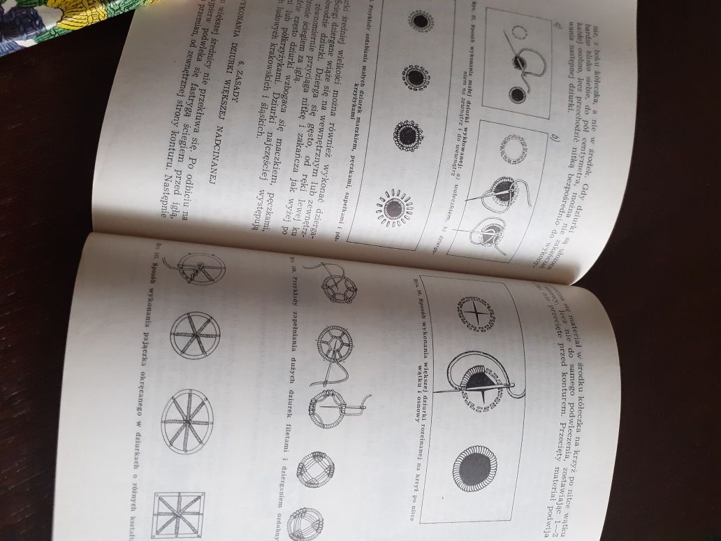 4 Poradnikii o hafciarstwie i szydelkowaniu z lat 70 ubiegłego wieku