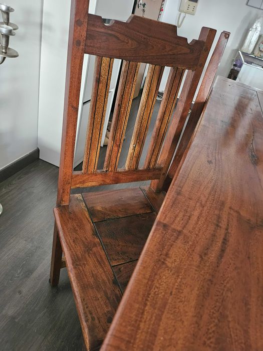 Mesa de jantar em Madeira Maciça