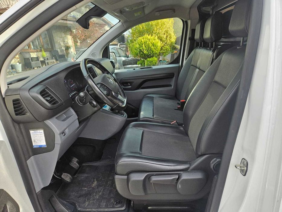 Opel Vivaro extra long ładny niski przebieg