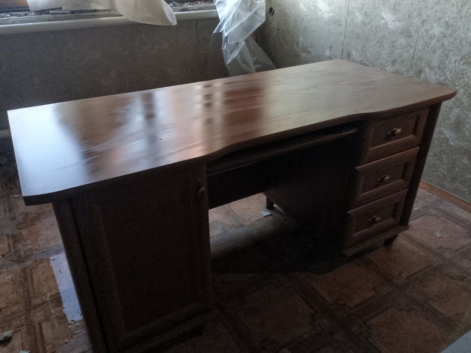 Продам стіл офісний