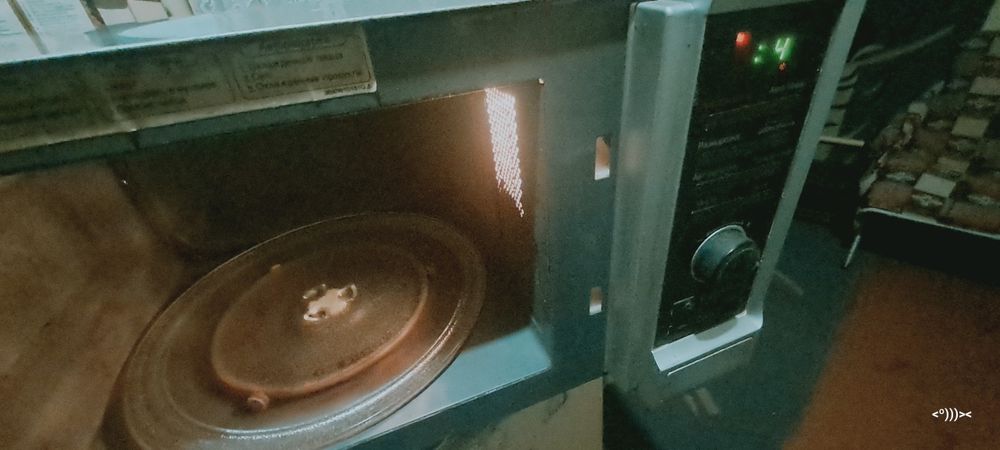 микроволновка LG MS-2387 EB (работает)