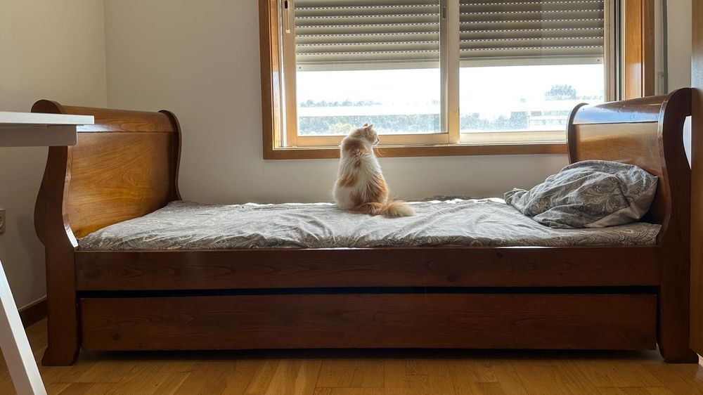 Cama cerejeira 2m x 0,86m  x 0,36m (C x L x A)