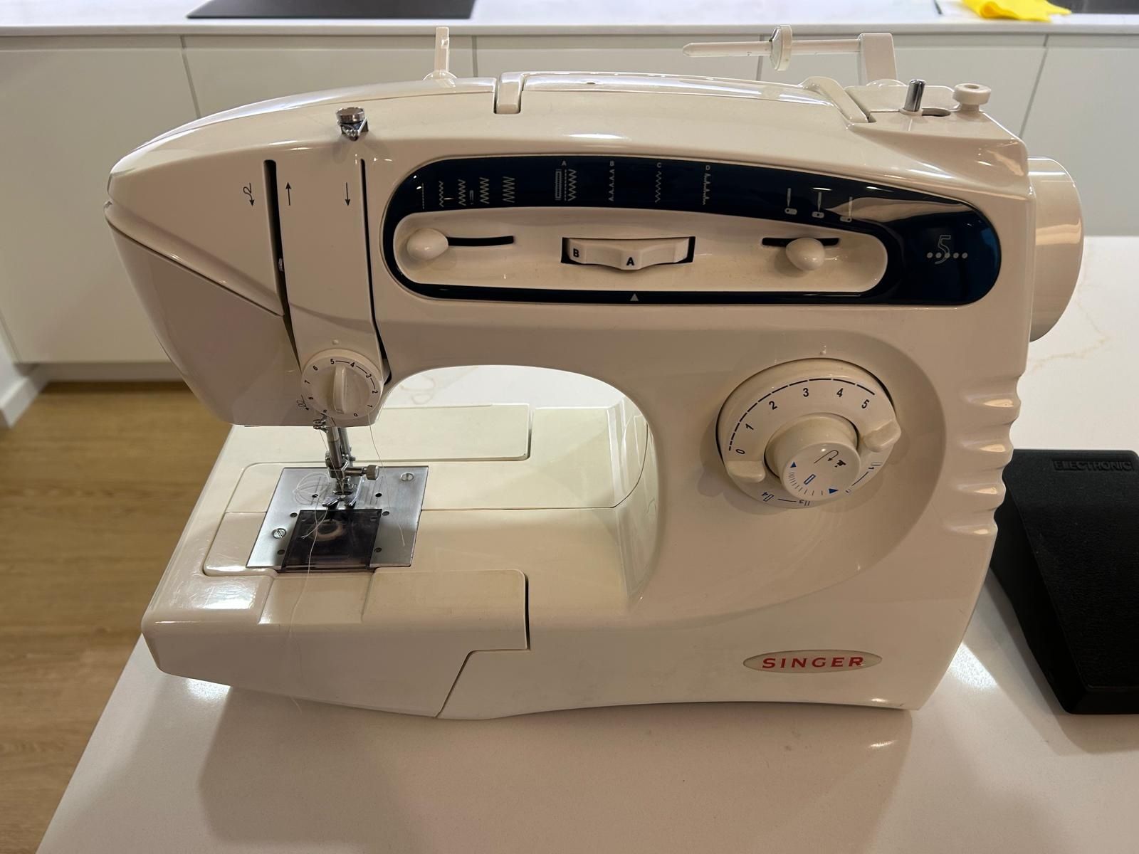 Máquina de costura Singer 5417c