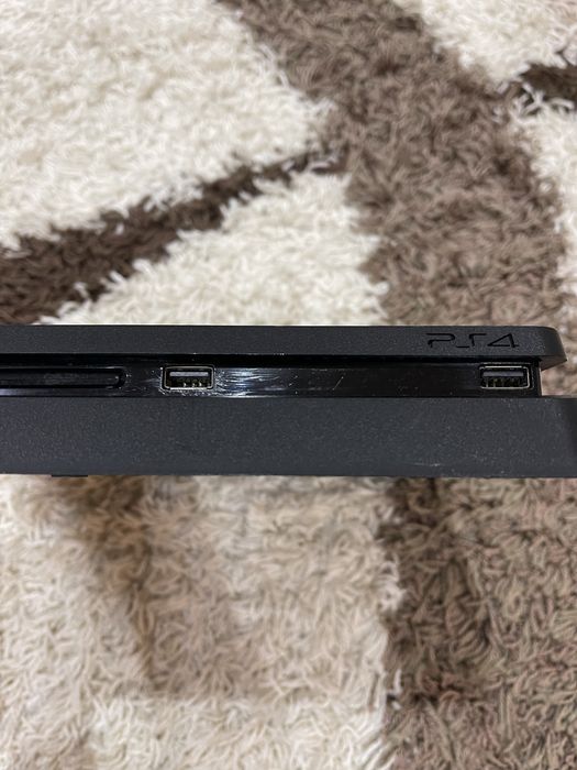 Продам Playstation 4 slim