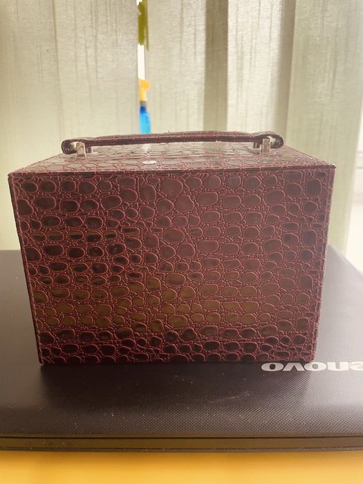 Скриньки  для прикрас , кейси .