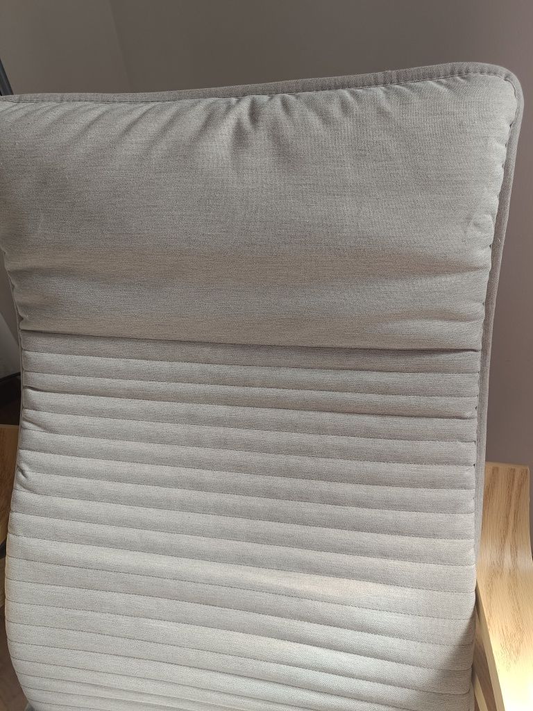POÄNG Cadeira de baloiço IKEA - NOVA. Nunca usada.
Cadeira de baloiço