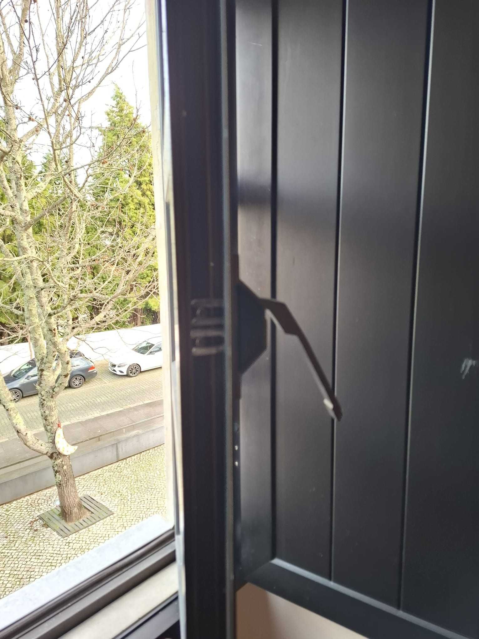 Portas e janelas em Alumínio castanho com vidro simples