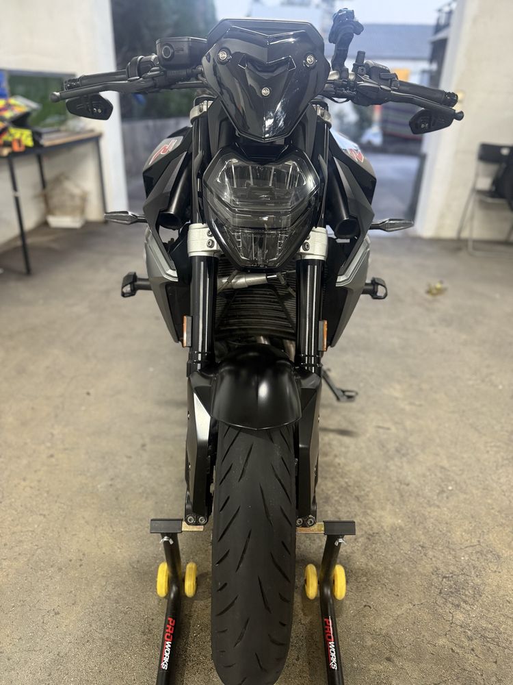 BMW F900R 2021, usada como nova