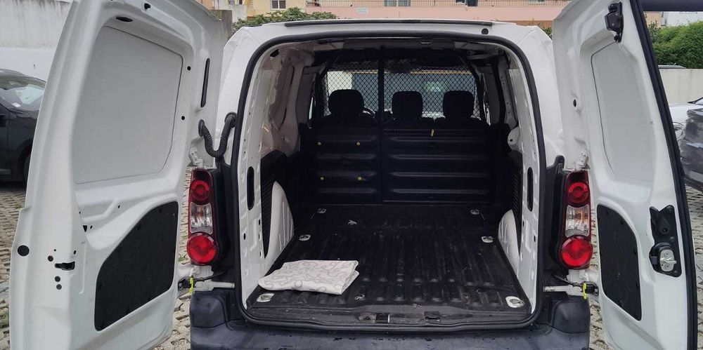 Peugeot Partner 1.6 BlueHDi_100cv - Versão Longa _ DVR incluído