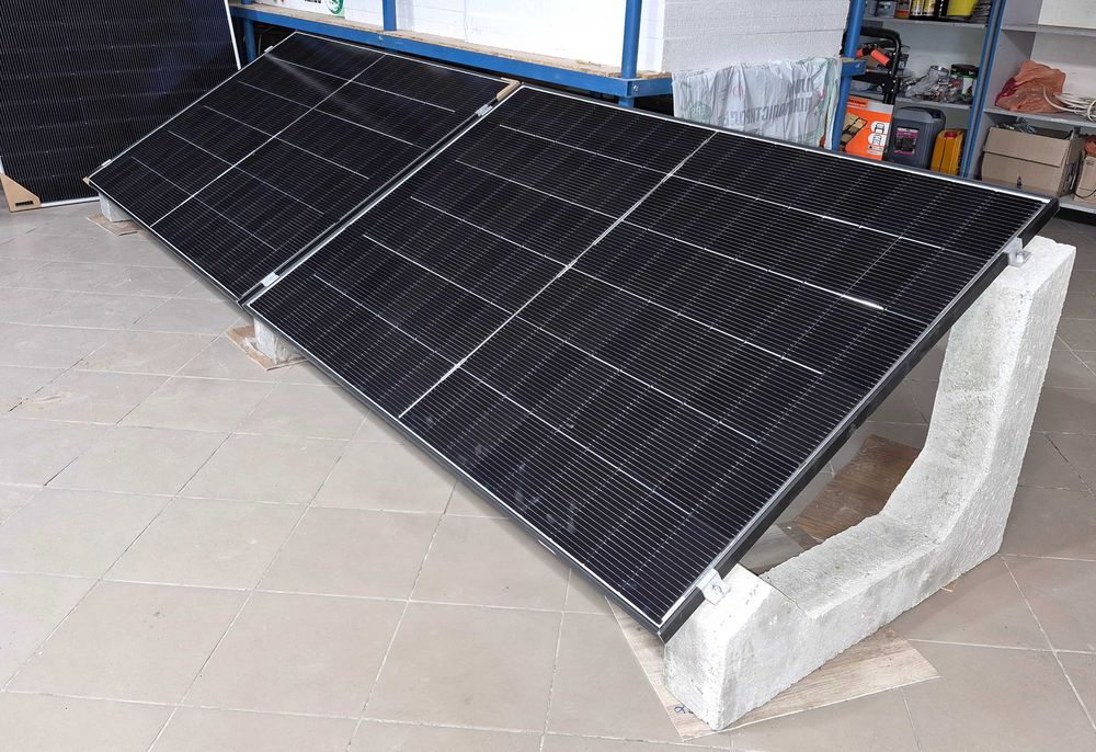 Баластні кріплення до сонячних панелей.