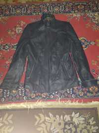 Куртка кожаная женская черная 42 размер в хорошем состоянии 150грн.