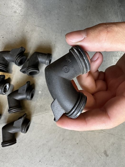 Фланец штуцер трубка радіатора егр 2.2 ОМ 611 C E  class