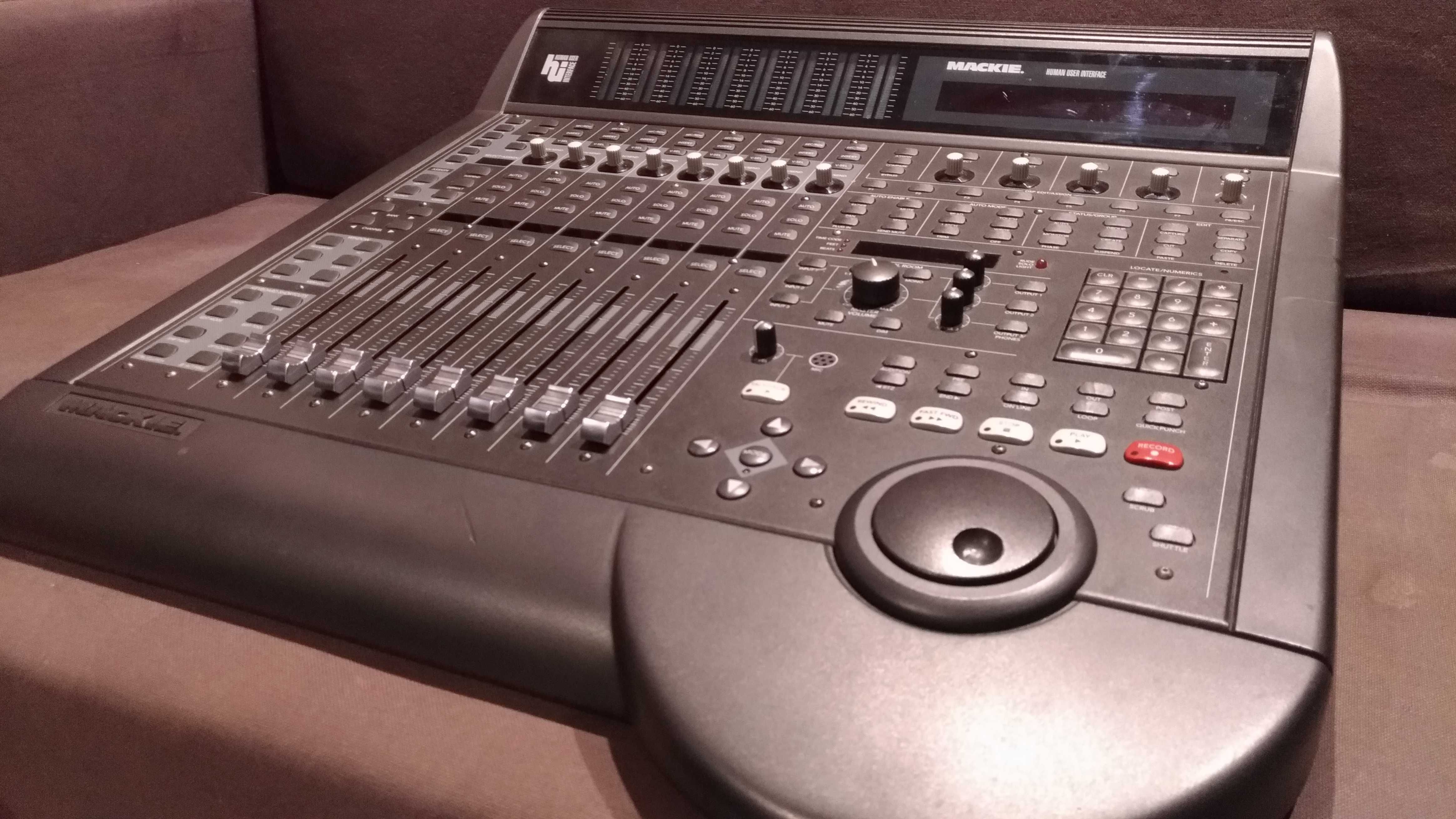 MACKIE HUI Mesa de mistura mixer
