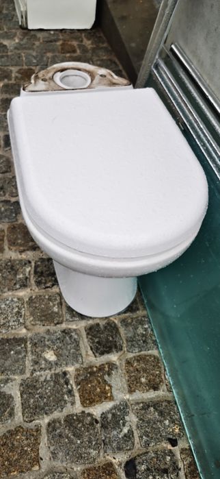 Sanita em bom estado e recente