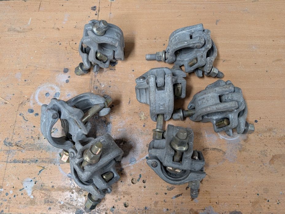 Złącze do rusztowan krzyżowe 7 stałych 2 ruchome