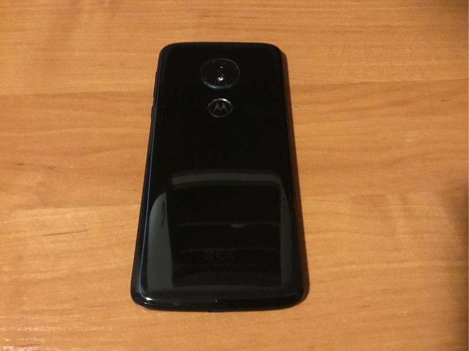Motorola Moto G6 Play, ładowarka i etui