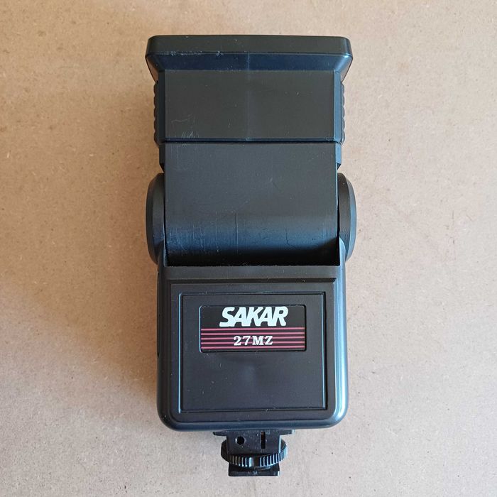 Flash Sakar 27M  ideal para fotografia ao ar livre