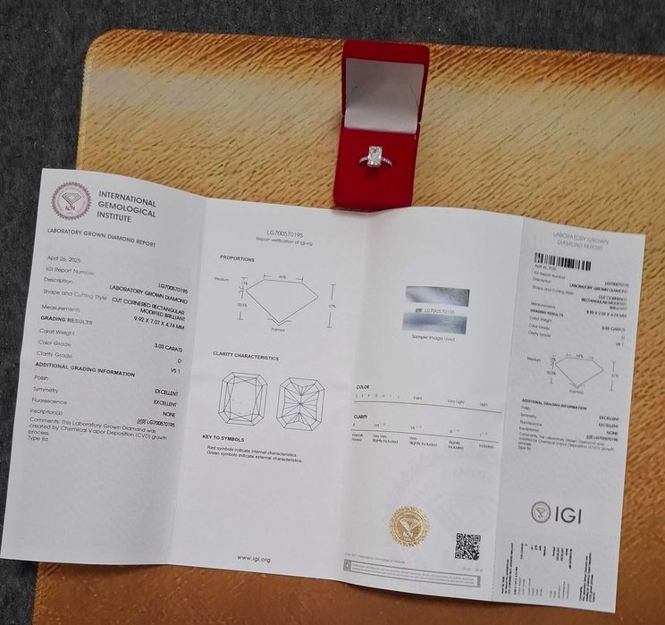 Anel em ouro com diamantes cultivados em laboratório