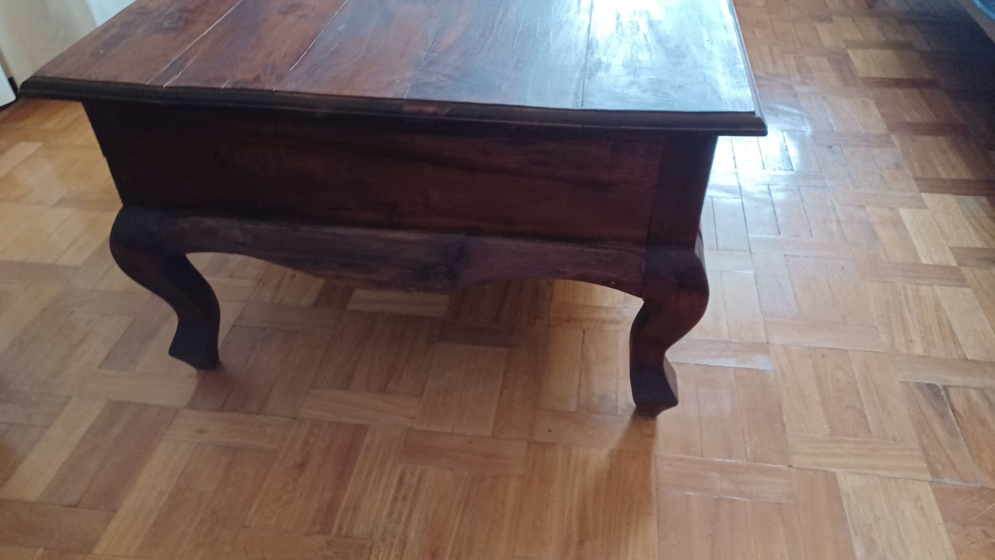 Mesa de centro em madeira
