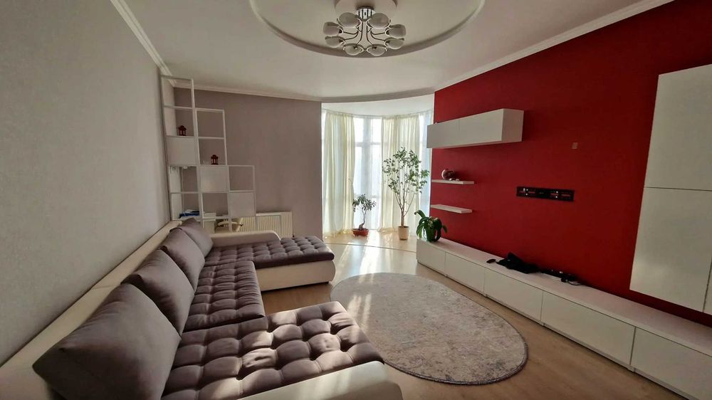 ПРОДАМ простору 2-кімнатну квартиру в ЖК " Сім самураїв" на Слобідці