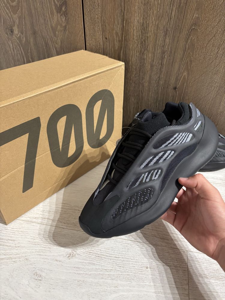 Yeezy 700 V3 Alvah 44,5