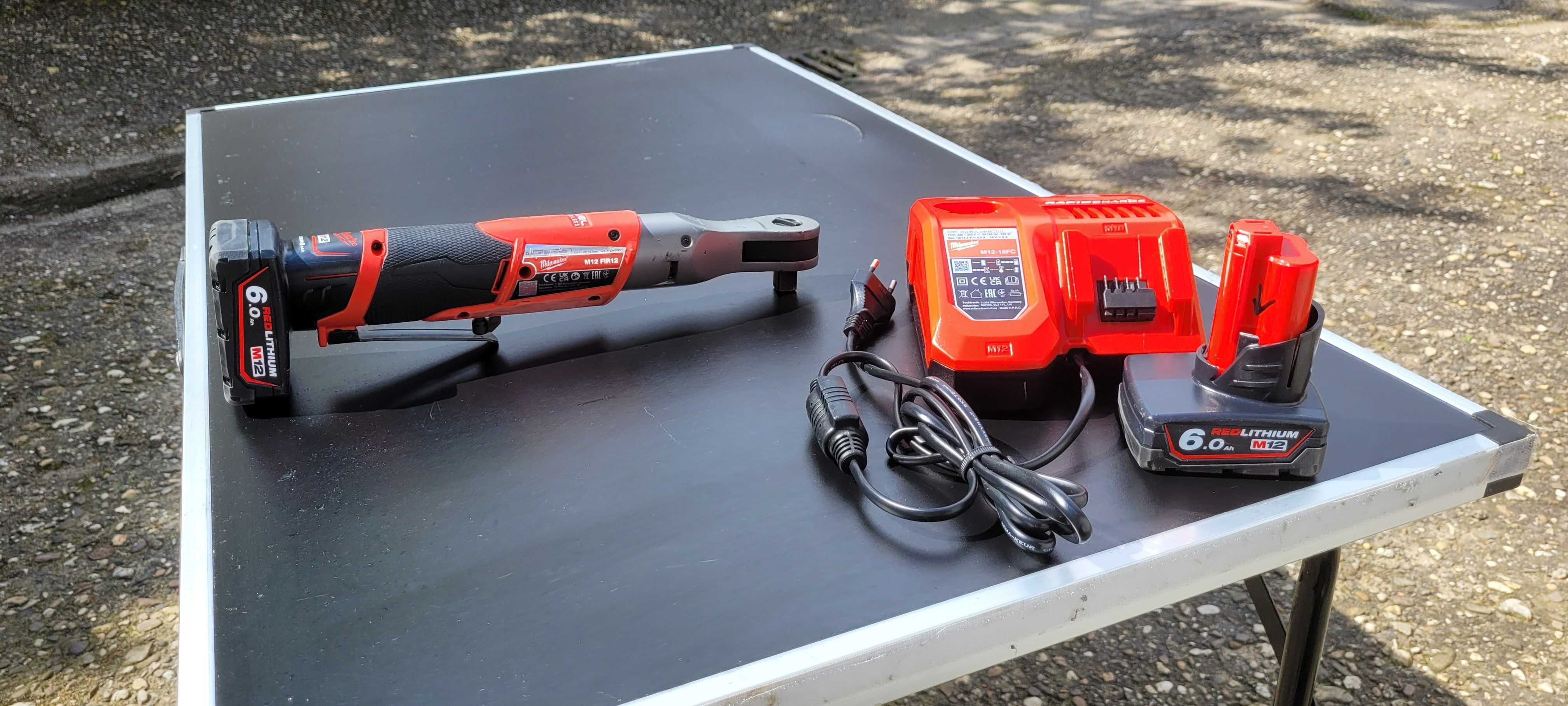 milwaukee M12 FIR12-0 Subkompaktowa grzechotka 1/2" + ładowarka 2xAKKU