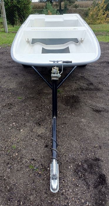 Łódź wędkarska z przyczepką