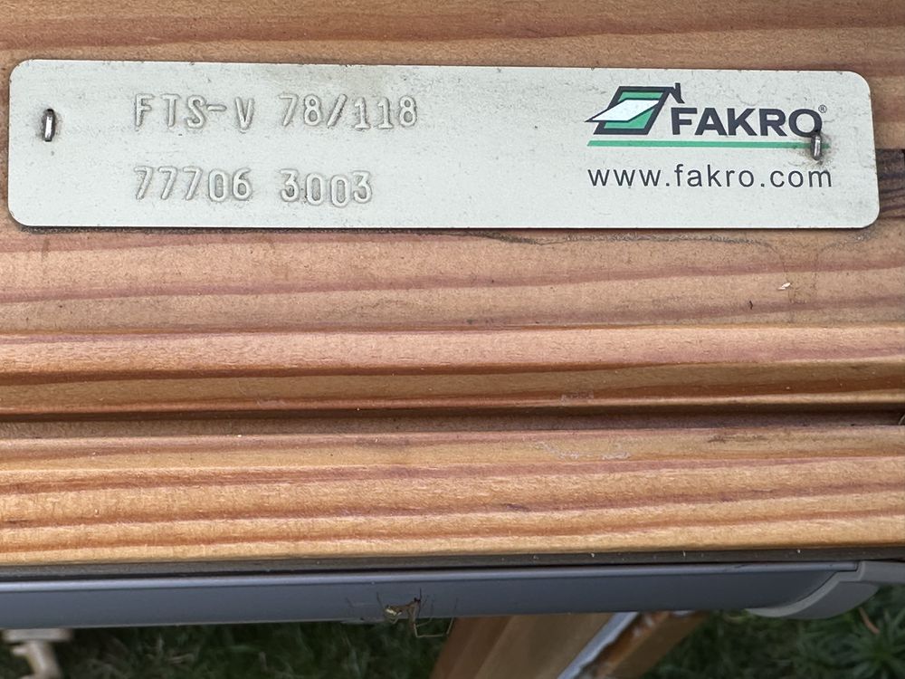 Okna Okno dachowe, połaciowe FAKRO FTS-V 78/118  z roletami GRATIS