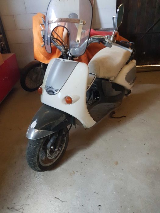 Aprilla moijto custom 50