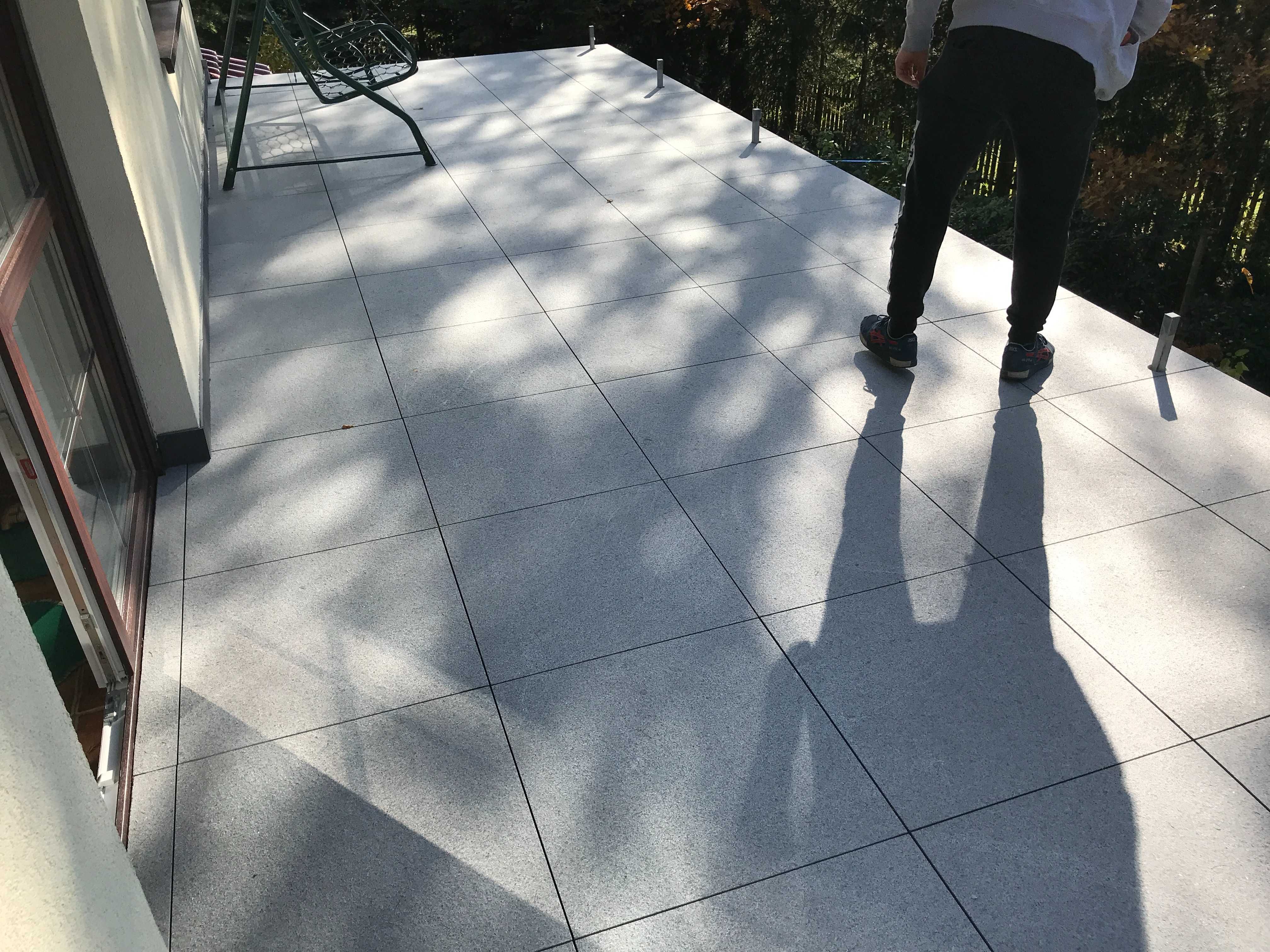 Granit G654 Padang Dark 60x60x2cm - Płomieniowany na tarasy i podesty