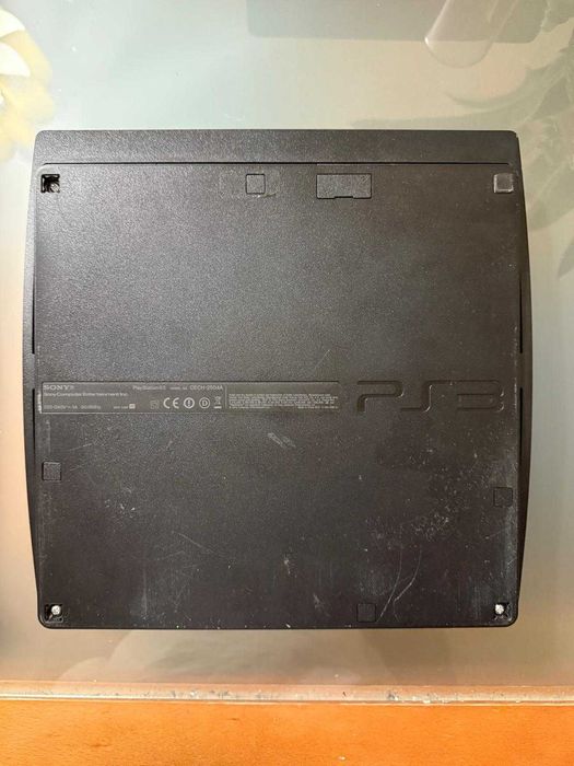 Playstation 3 slim com 8 jogos e 2 comandos