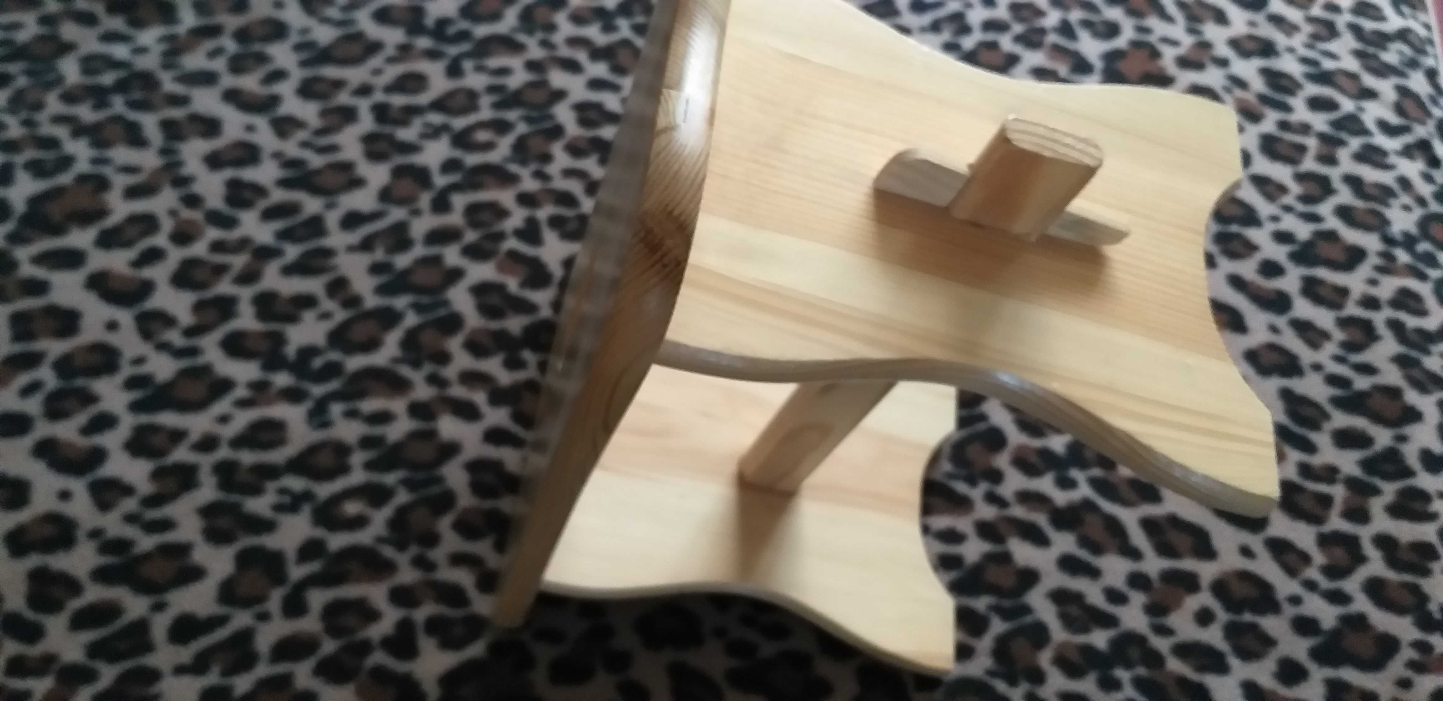 Taboret krzesełko drewniane