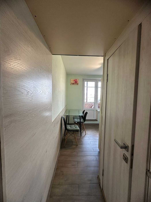 Малишка, 37 До метро 3 хвилини пішки Готівка або безготівковий розрах.