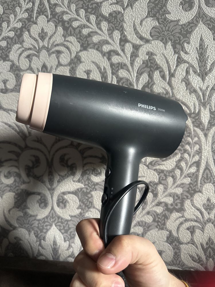 Продам фен Philips на 2100w