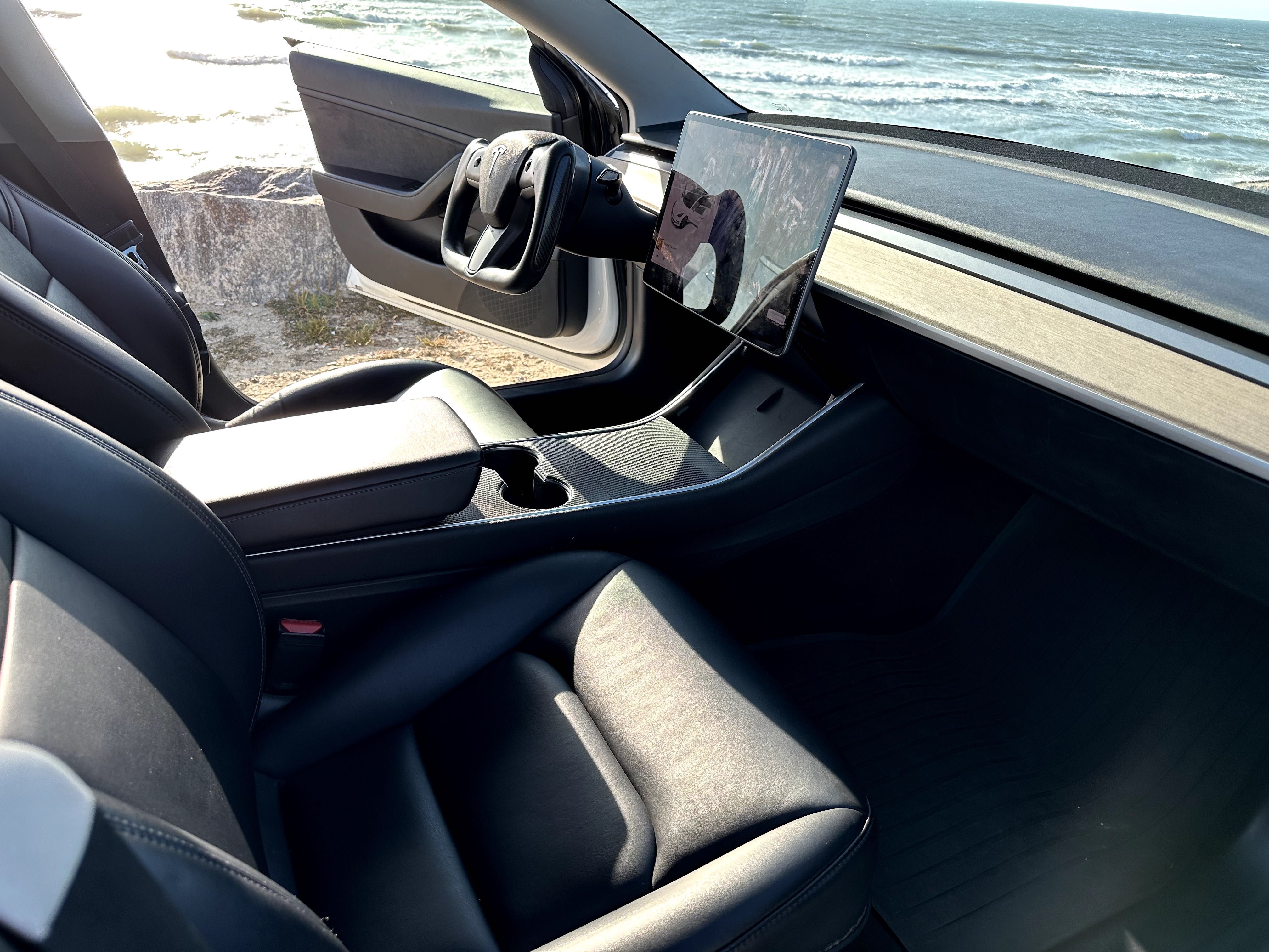 Tesla Model 3  65kW  RWD.  Customizado, digno de destaque!
