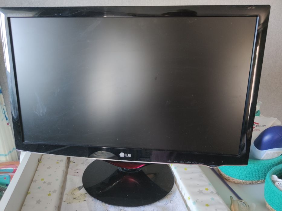 Монітор 24" LG Electronics W2486L-PF Glossy Black.