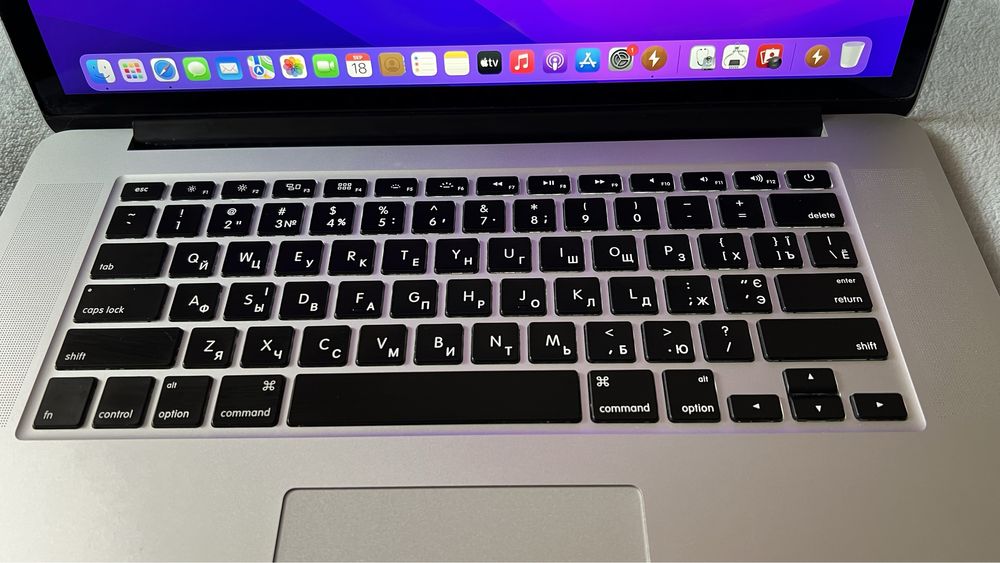 Продам топовий та офіційний MacBook Pro Mid 2015 A1398 MJLT2LL