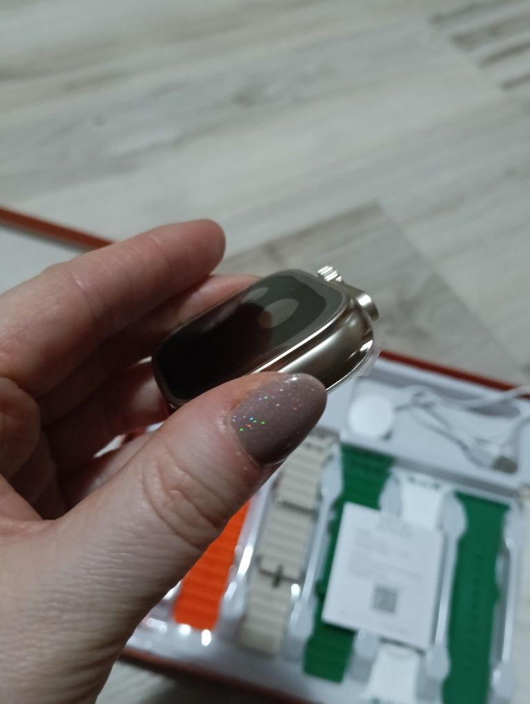 Nowy smartwatch z wymiennymi paskami