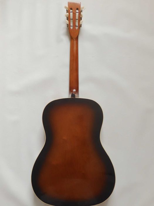 Gitara akustyczna polska