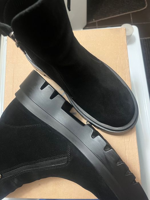 Нові замшеві зимові сапожки