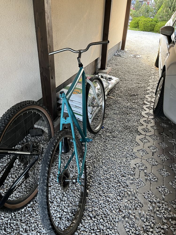 Montaż rowerów z silnikiem spalinowym