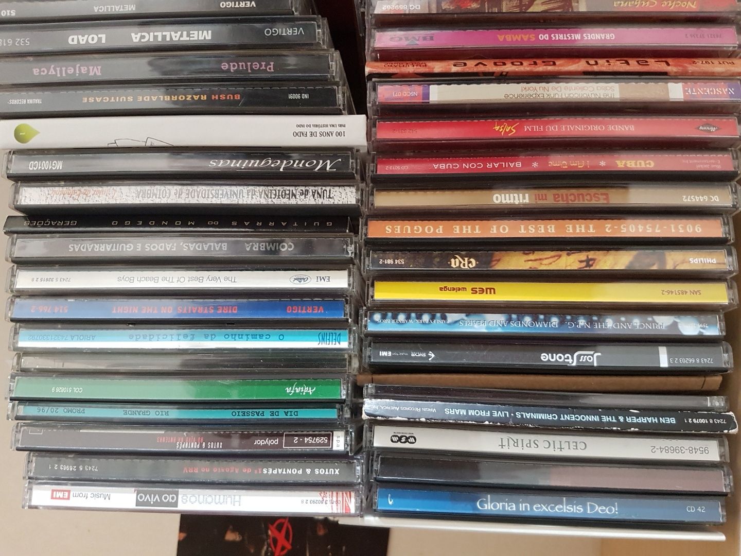 Mais de 50 CDs de música variada