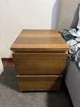 Vendo duas mesas ee cabeceira MALM ikea