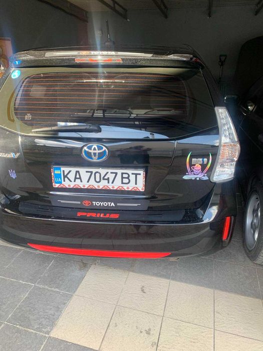 Toyota Prius V 2012 року