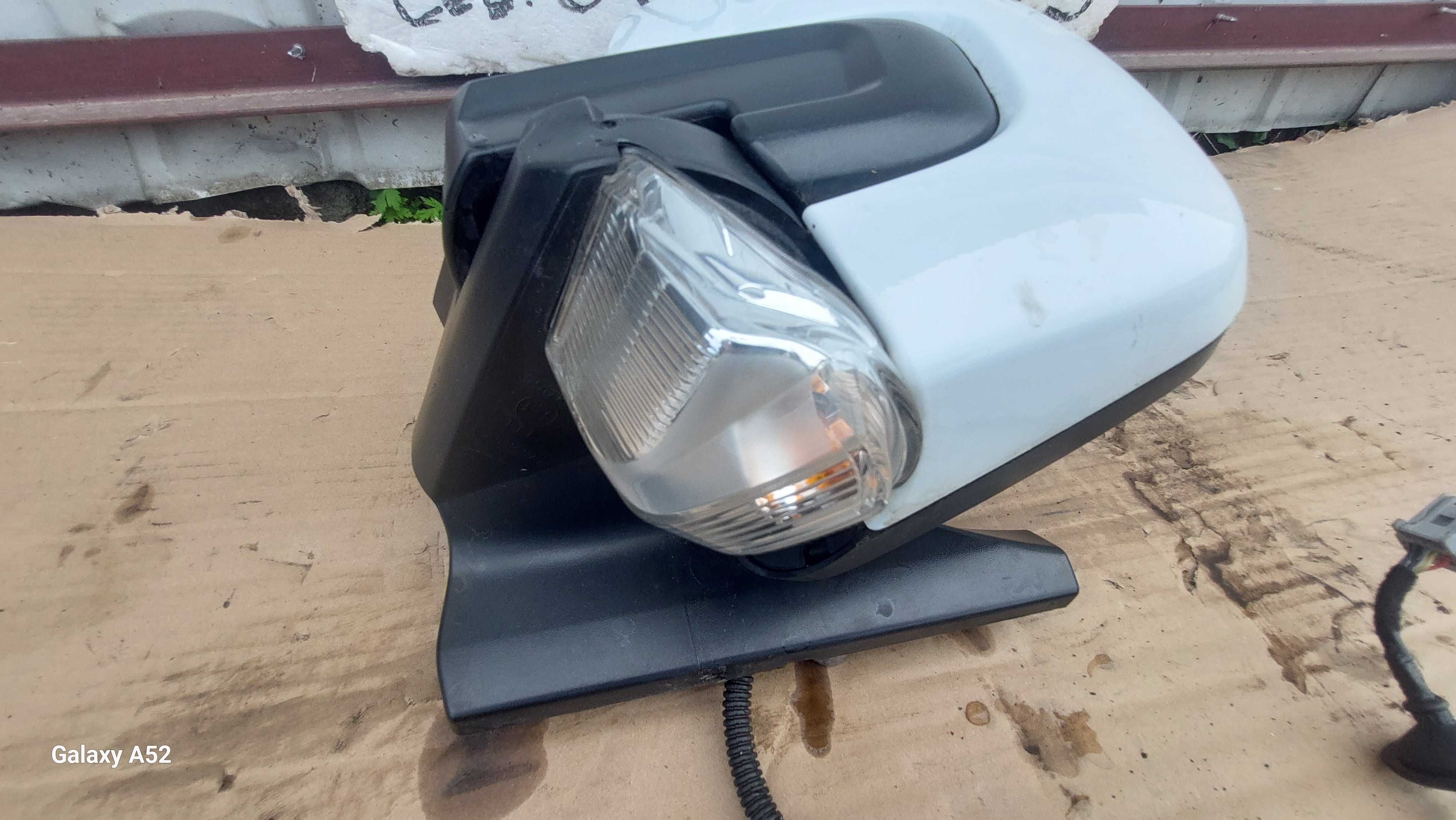 Lusterko Lewe  Ford CUSTOM  8-Pin