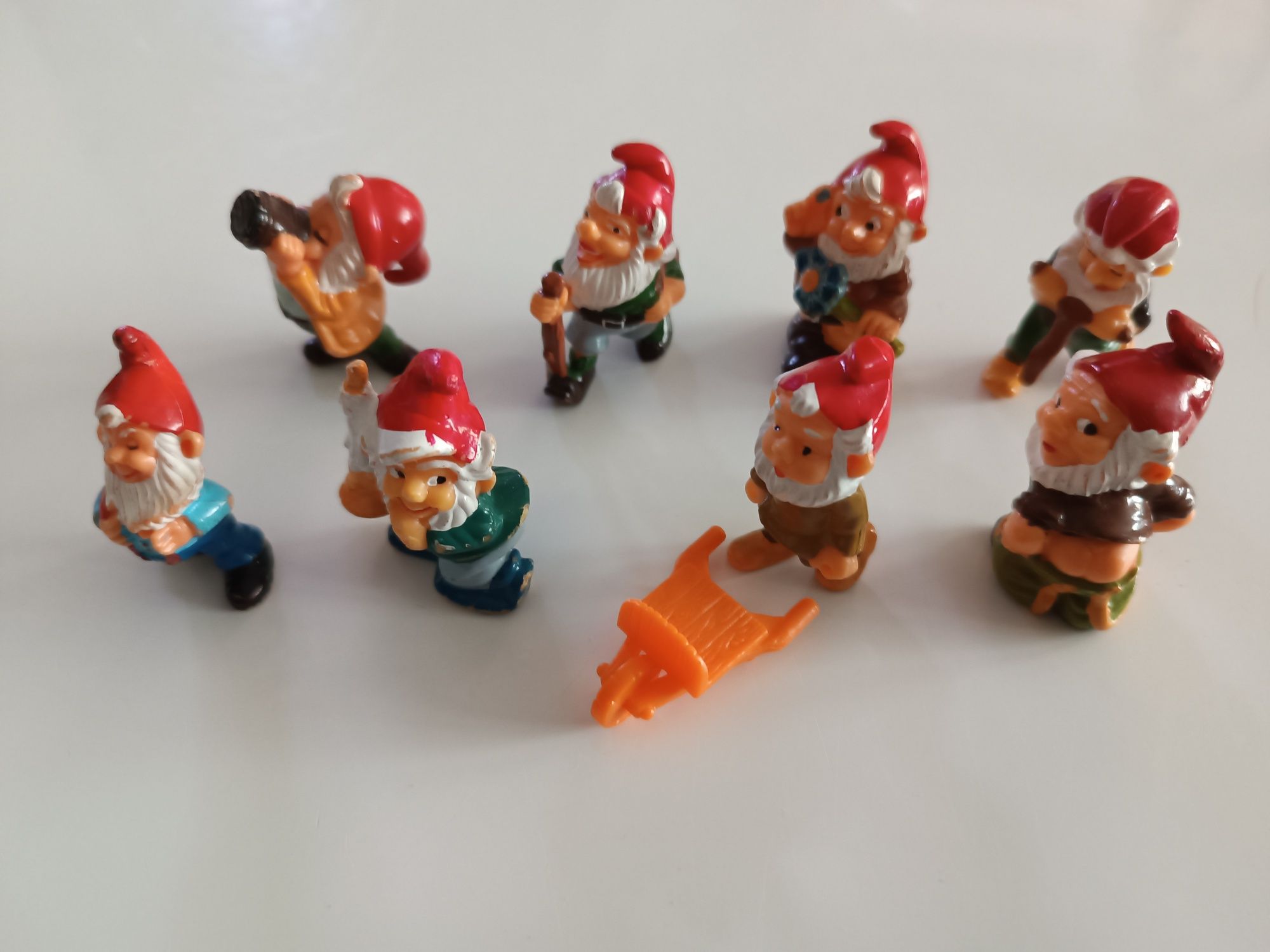 Figurki kinder krasnale